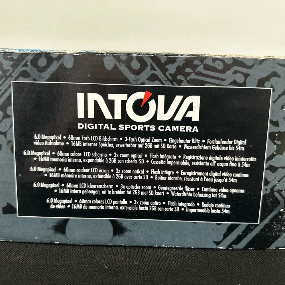 INTOVA SILVER DIGITAL SPORTS CAMARA DURABLE WATERPROOF HOUSING.